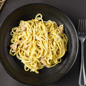 نودلز أطفال بالكريم والكريم والبيستو